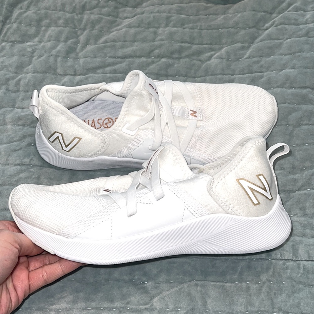 EUC New Balance Dynasoft Sneakers Size 8
